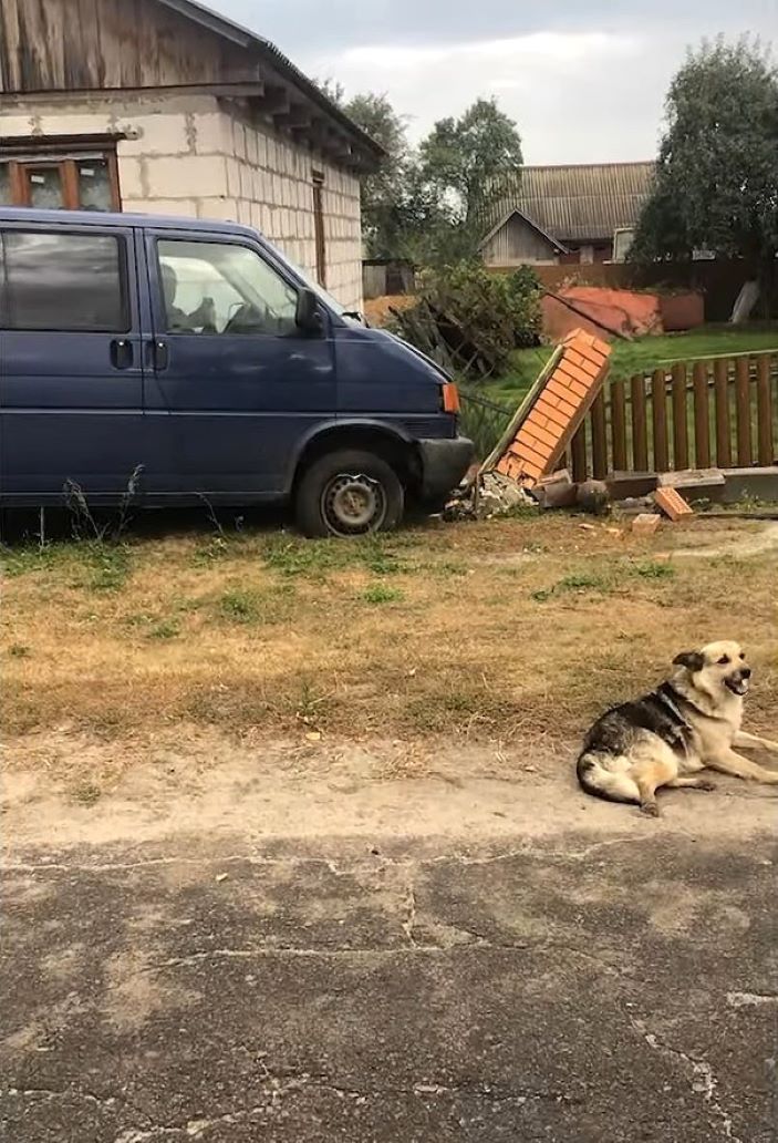 У Рівненській області авто ТЦК протаранило паркан: що відомо про інцидент